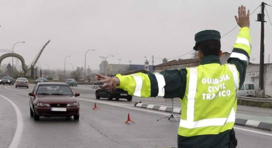 La DGT vigila el consumo de alcohol y drogas en carreteras con 25.000 controles