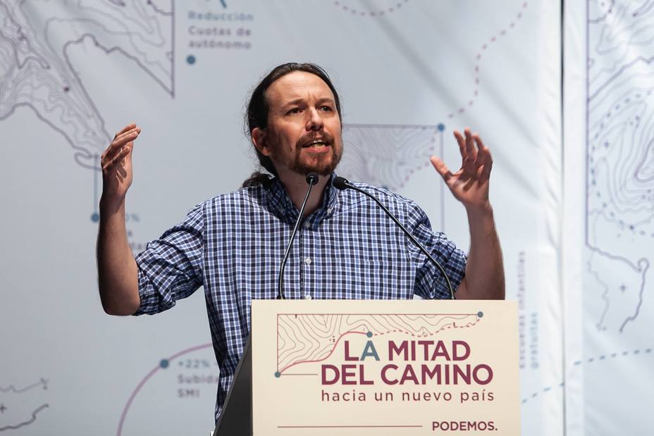 El secretario general de Podemos, Pablo Iglesias, y la coordinadora de Podemos Andalucia y candidata de Adelante Andalucia a la Presidencia de la Junta, Teresa Rodriguez, participan en un acto publico.