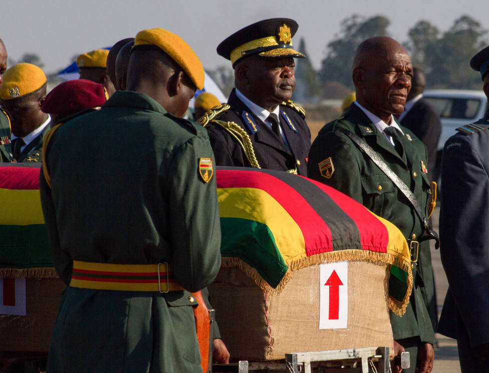 Varios heridos por una estampida humana para ver el féretro de Mugabe en Harare