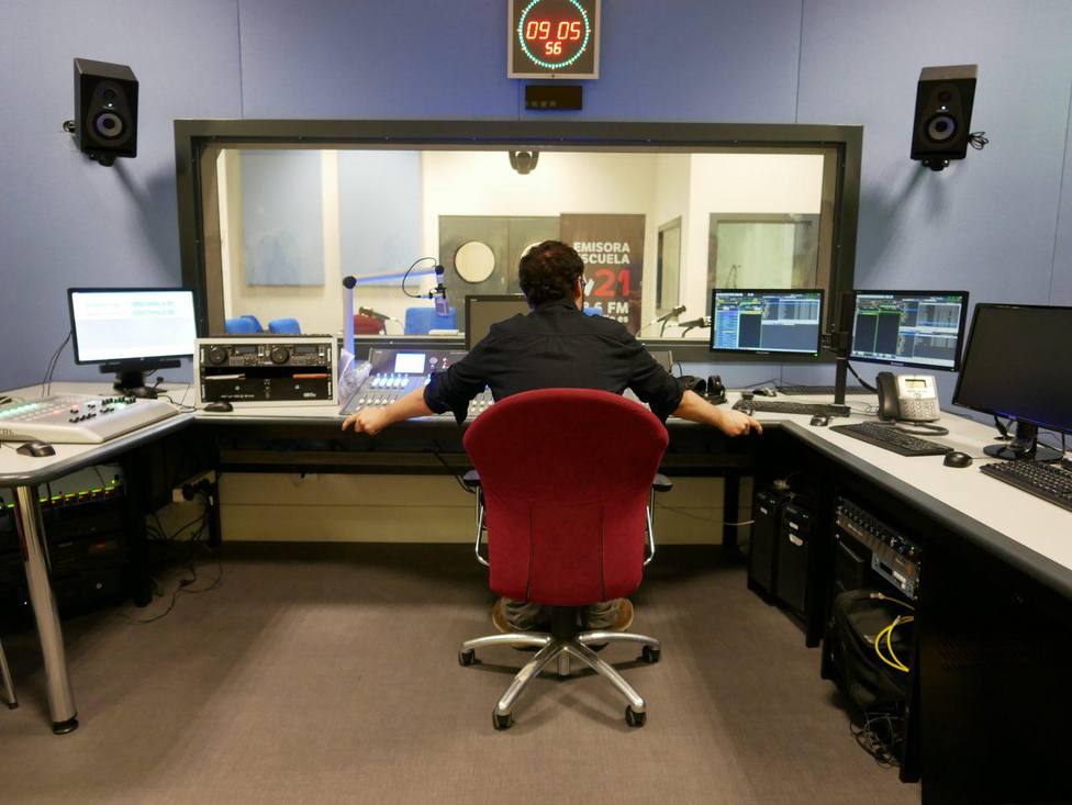 Foto de archivo del control de una emisora de radio