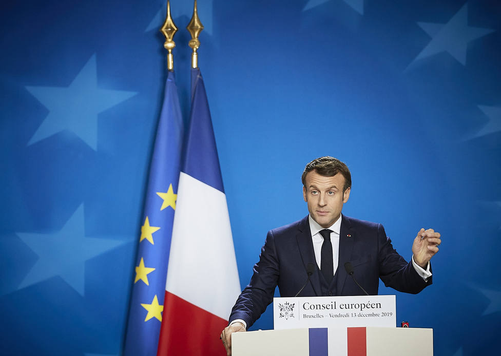 Macron busca ser ejemplar al renunciar a su pensión vitalicia