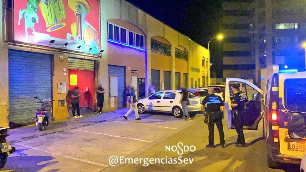 La Policía de Sevilla desaloja 4 establecimientos por incumplimientos de medidas sanitarias y exceso horario
