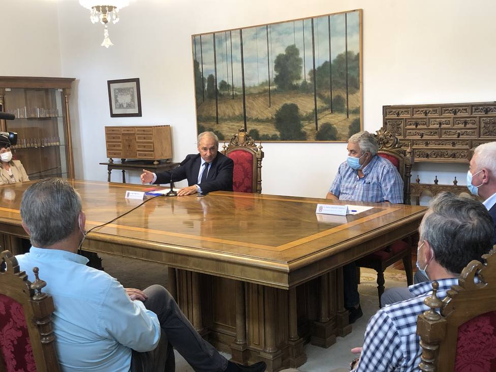 Firma del nuevo convenio entre Diputación de Lugo y federación vecinal