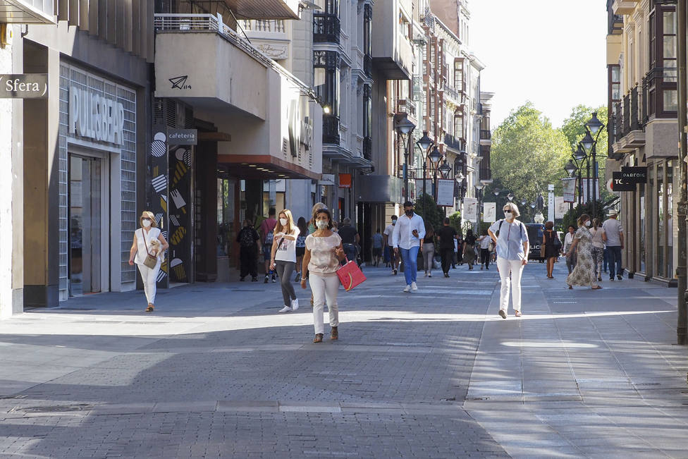 La Policía sorprende a 39 personas sin mascarilla en un bar de Valladolid