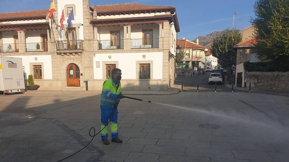 Se refuerza la desinfección de calles y zonas públicas en Los Molinos