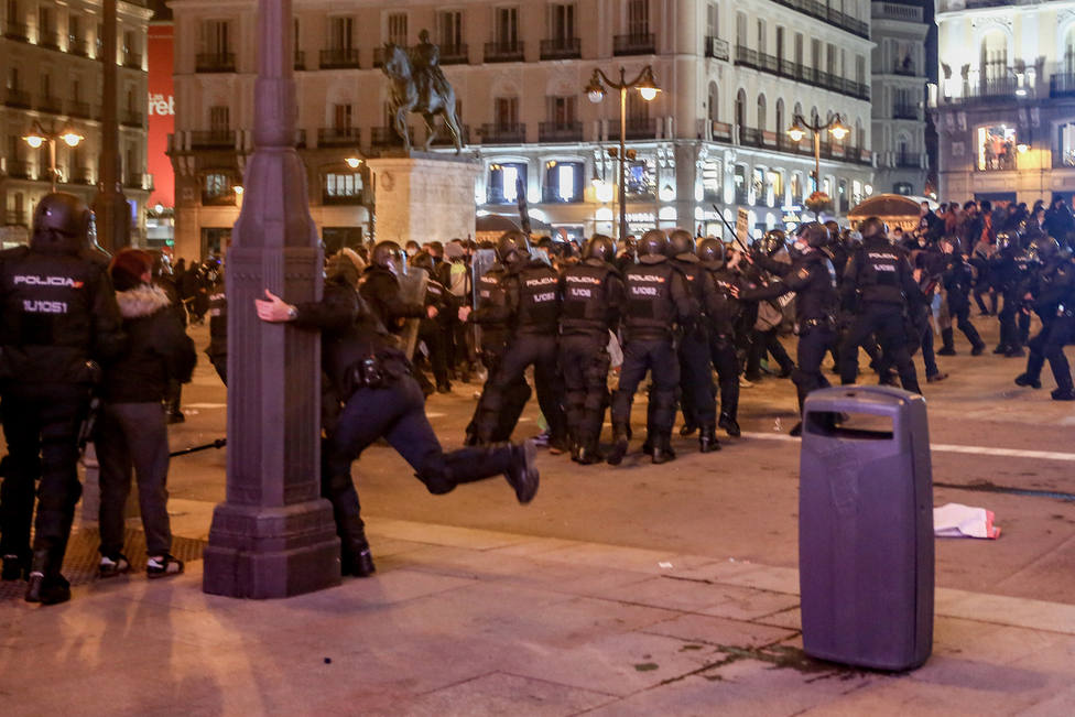 El juez deja en libertad a 13 de los 19 detenidos en los disturbios de Madrid en apoyo a Pablo Hasél