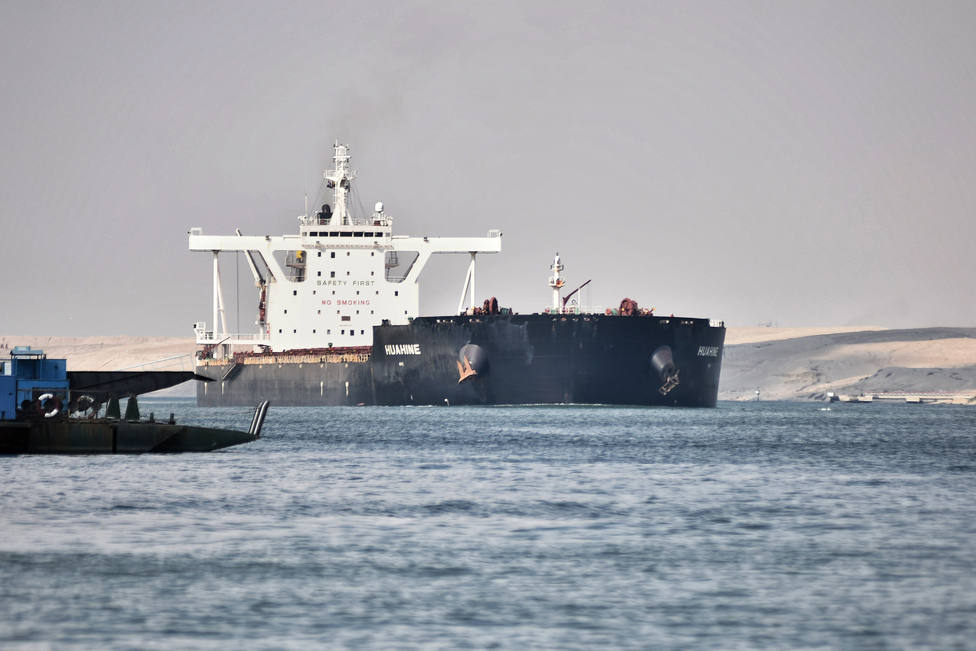 El Canal de Suez retoma el ritmo de navegación tras pasar todos los buques anclados