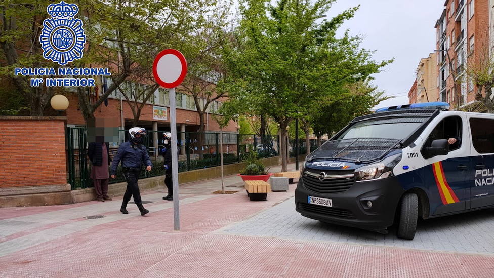 Policía Nacional detiene a un joven vendiendo droga en las inmediaciones de un colegio en Logroño