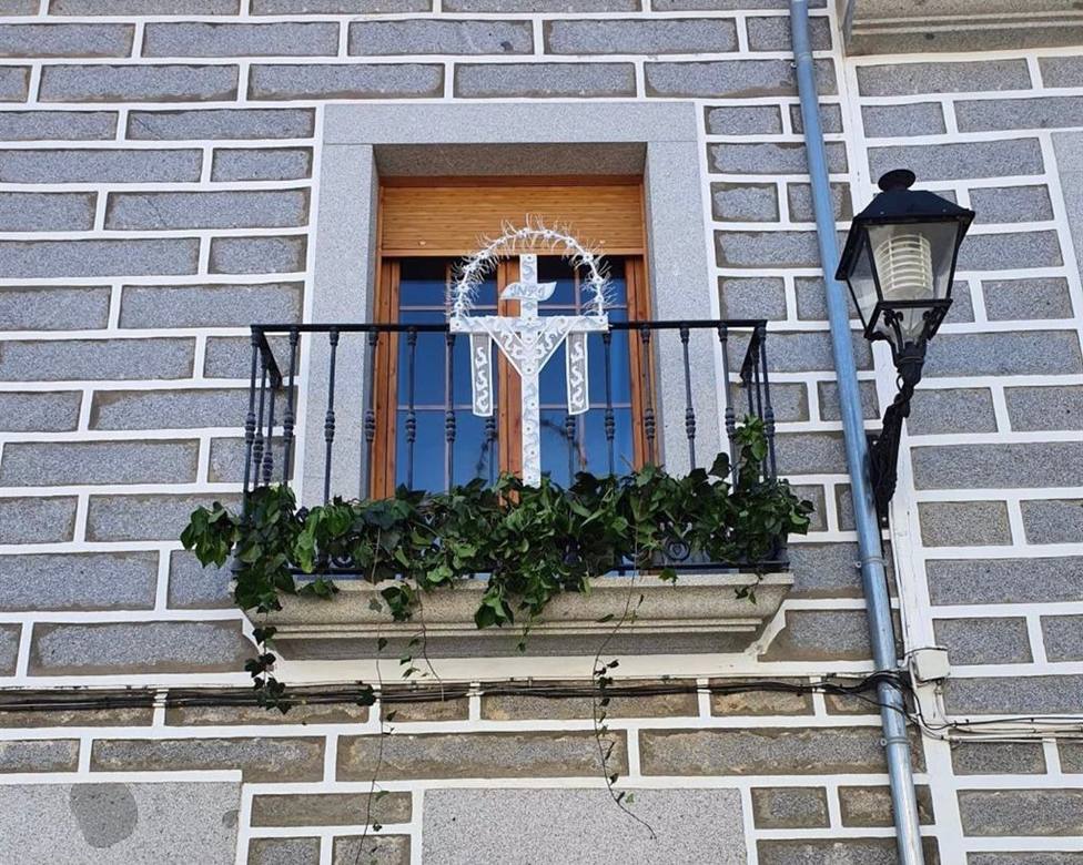 Añora reedita las Cruces de Balcón ante otro año sin la Fiesta de la Cruz