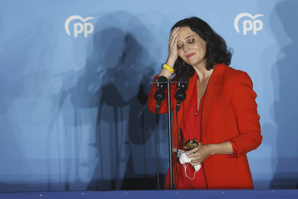 A la BBC le bastan dos palabras para definir la victoria de Isabel Díaz Ayuso: sin olvidarse de Sánchez