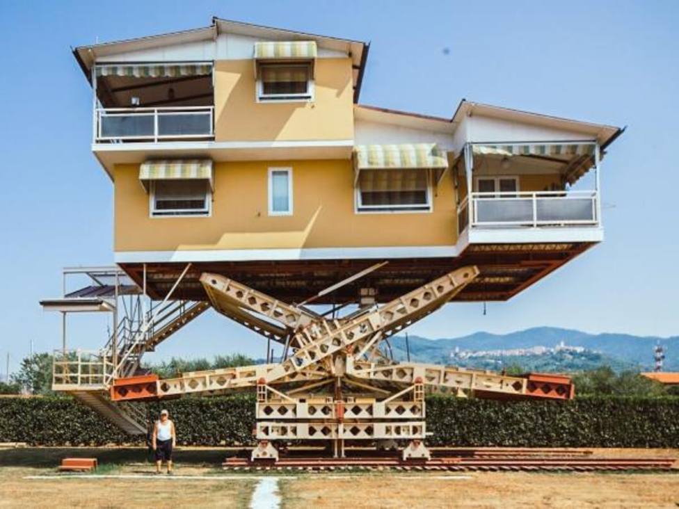 La increíble casa volante que un jubilado italiano construyó para ver el mar