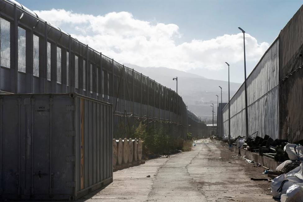 300 magrebíes Intentan cruzar la valla de Melilla, de los que al menos 40 han conseguido entrar