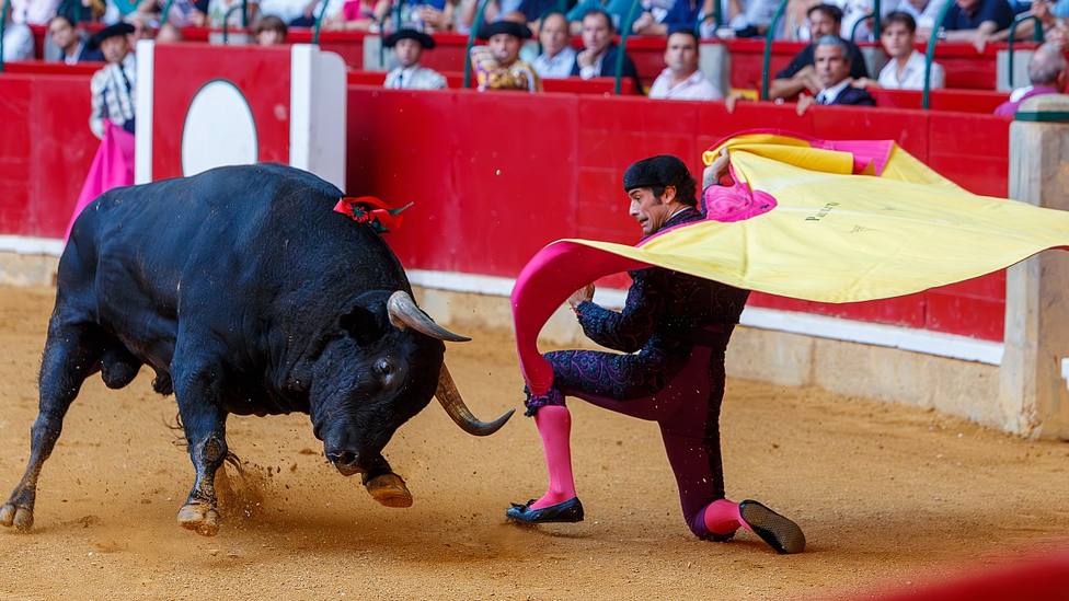 Larga cambiado de Antonio Gaspar Paulita al toro que abrió la corrida concurso de Zaragoza