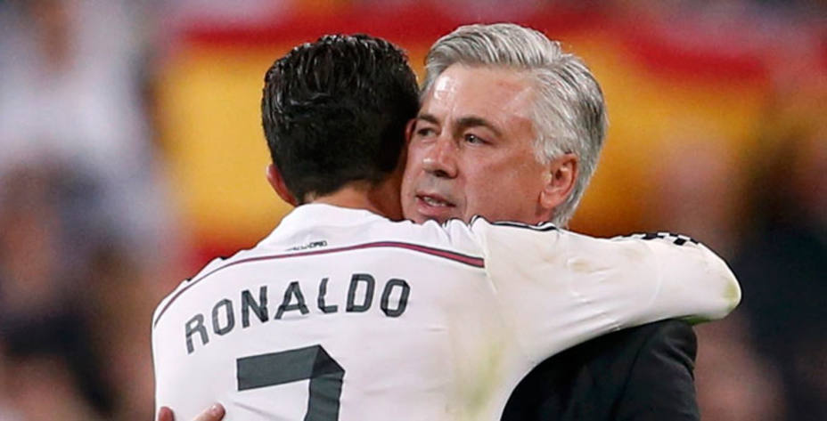 Ancelotti y Cristiano se abrazan el pasado sábado tras el Clásico. Reuters.