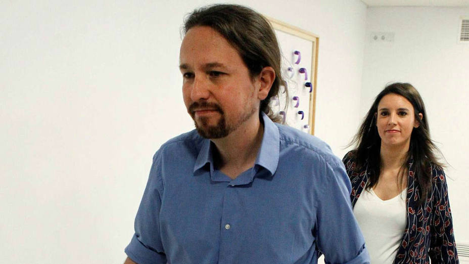 Iglesias y Montero someterán sus cargos a decisión de inscritos de Podemos
