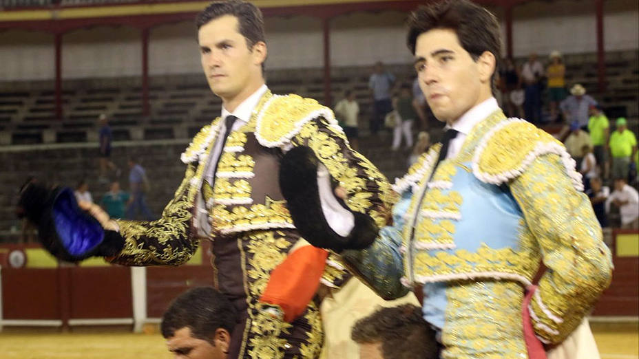 Daniel Luque y Álvaro Lorenzo en su salida a hombros este sábado en Ciudad Real