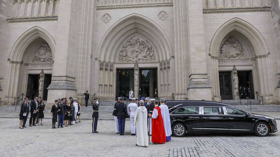 El funeral de John McCain, en imágenes