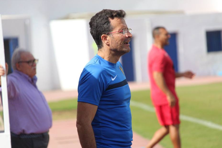 Manolo Sánchez acabó dirigiendo a UCAM CF