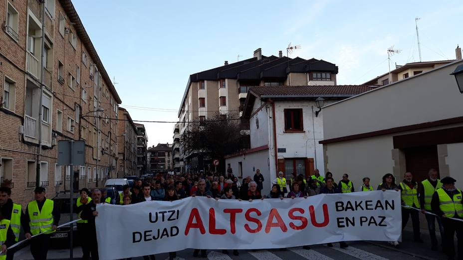 Una manifestación rechaza en Alsasua (Navarra) el acto de España Ciudadana que quiere sacar réditos electorales