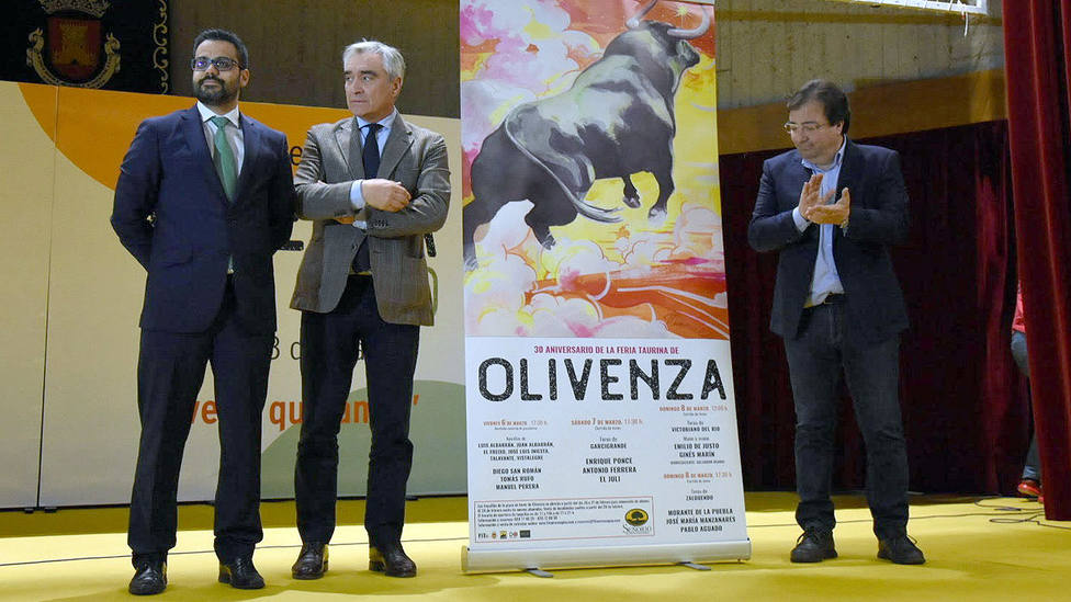 El alcalde Manuel J. González, el empresario José Cutiño y el presidente extremeño Guillermo Fernández Vara