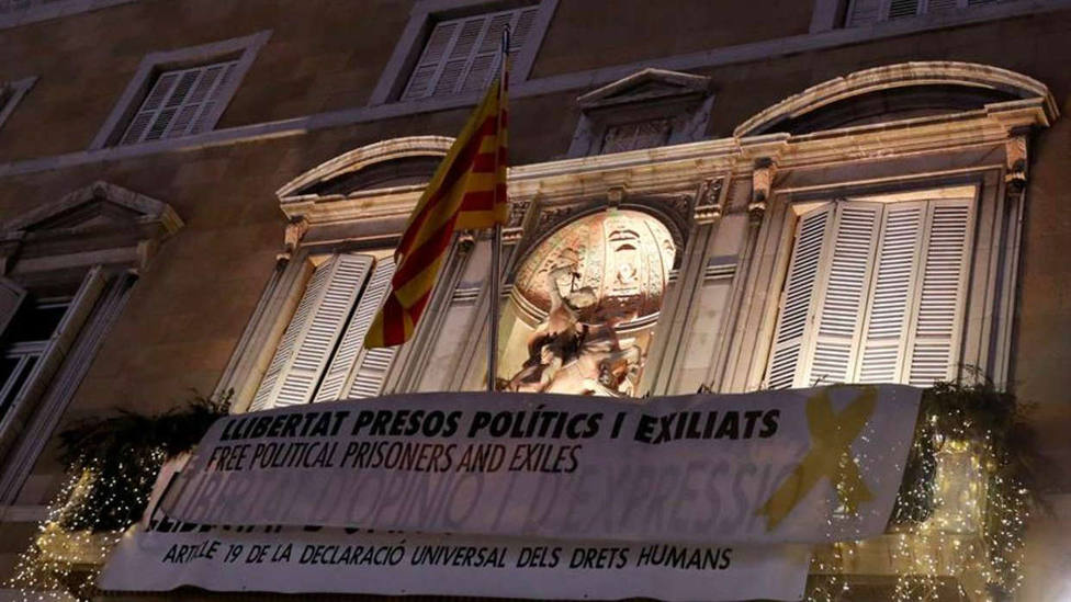 El lazo amarillo en el Palau de la Generalitat