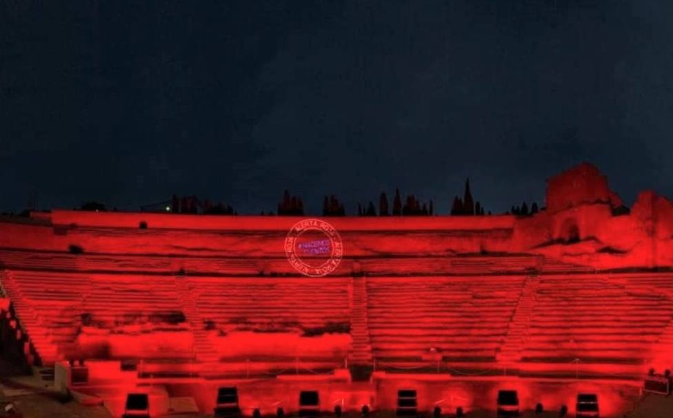 Edificios y monumentos de Cartagena iluminados de rojo en apoyo a la cultura y los eventos