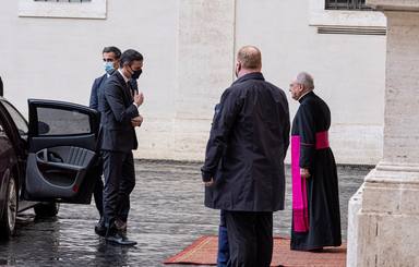 Sánchez llega puntual al Vaticano para su encuentro con el Papa Francisco