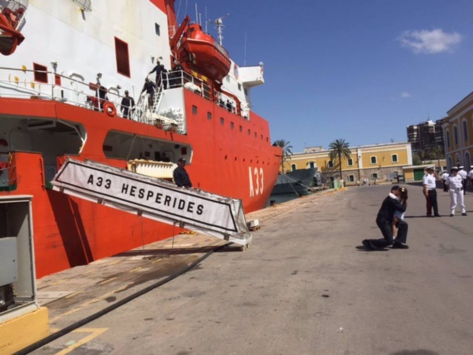 Coronavirus.- El buque HespÃ©rides permanece en el Puerto de Las Palmas tras el brote de Covid-19 detectado a bordo