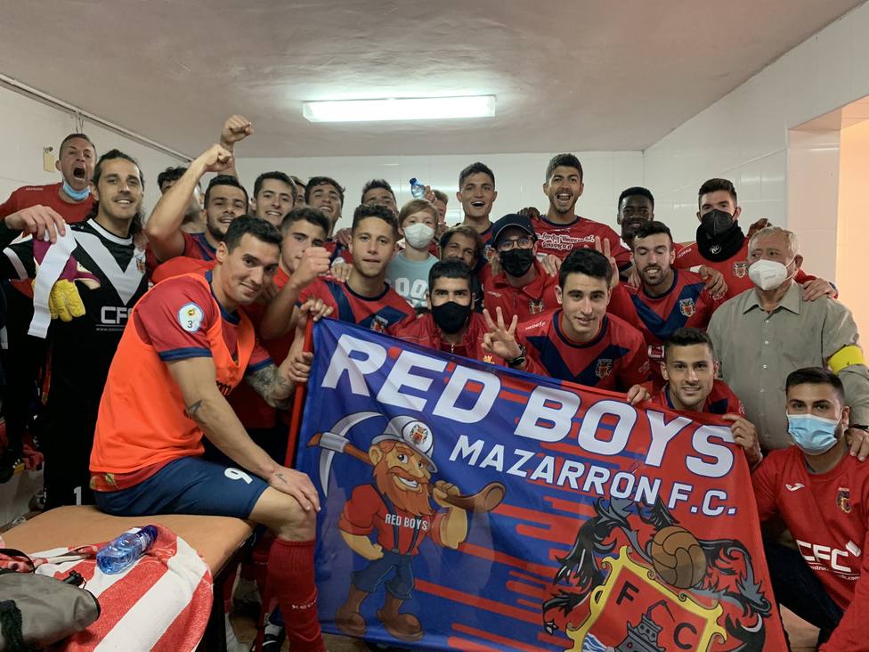 El Mazarrón FC gana 2-0 al Ciudad de Murcia y logra la permanencia en Tercera