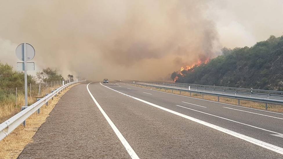 Incendio cerca de la autovía Rías Baixas