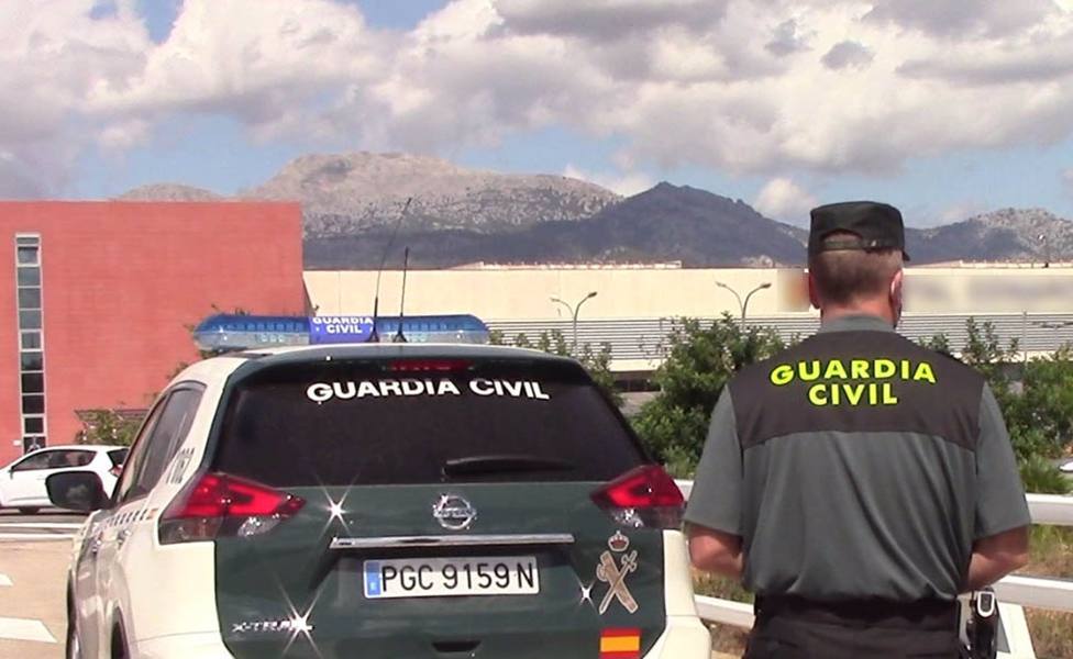 Sucesos.- La Guardia Civil detiene a un hombre que resistiÃ³ a abandonar una terraza despuÃ©s de la hora de cierre