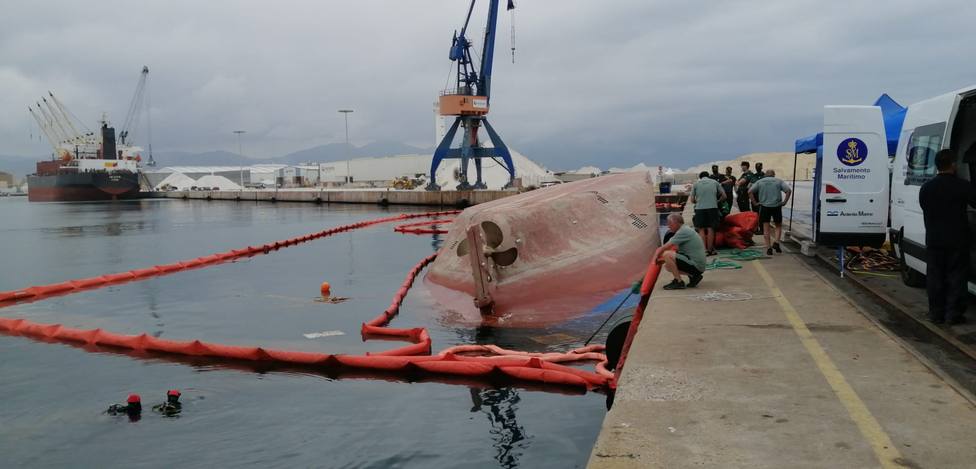 Labores de búsqueda del estibador desaparecido en el Puerto de Castellón