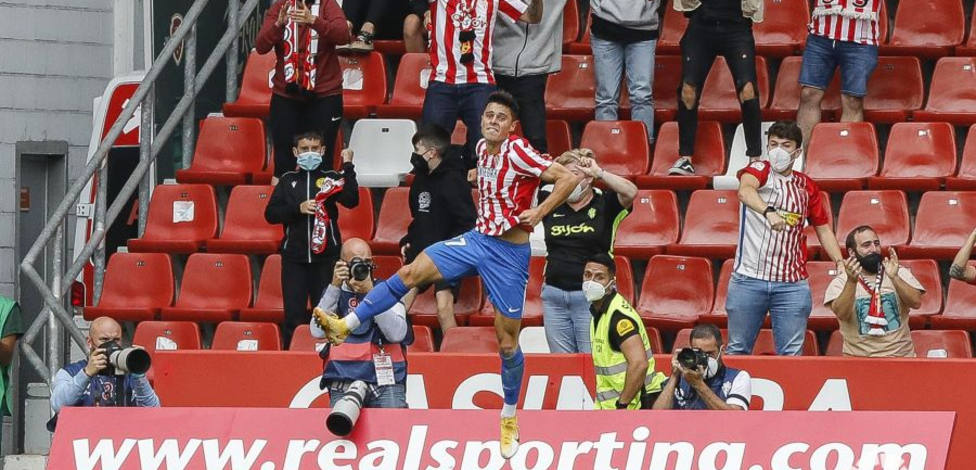 Gaspar Campos celebra su gol ante el Málaga