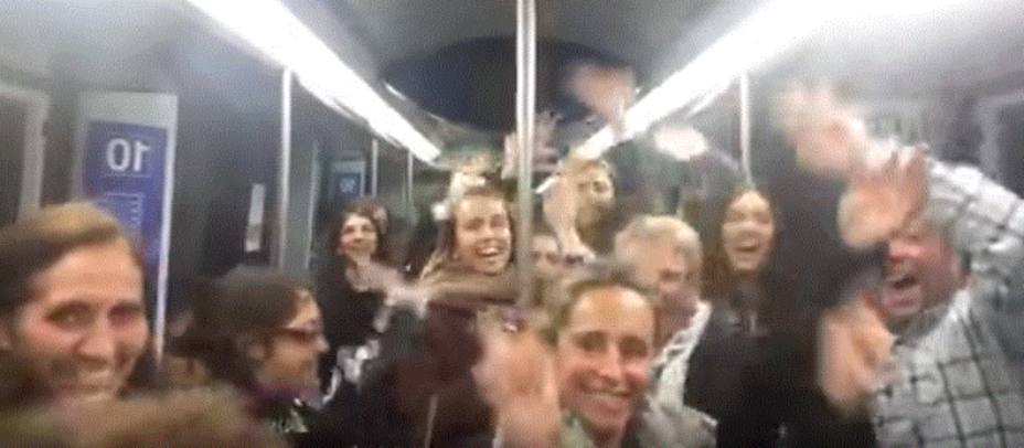 Shakira la lía en el metro