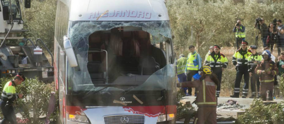 El conductor del autobús accidentado en Freginals, en estado crítico. EFE