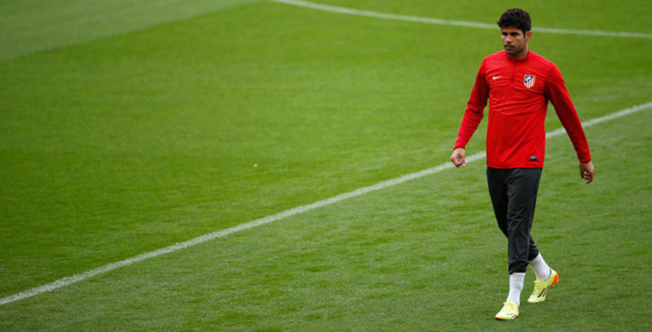 Diego Costa se retira del entrenamiento en el Camp Nou (Reuters)