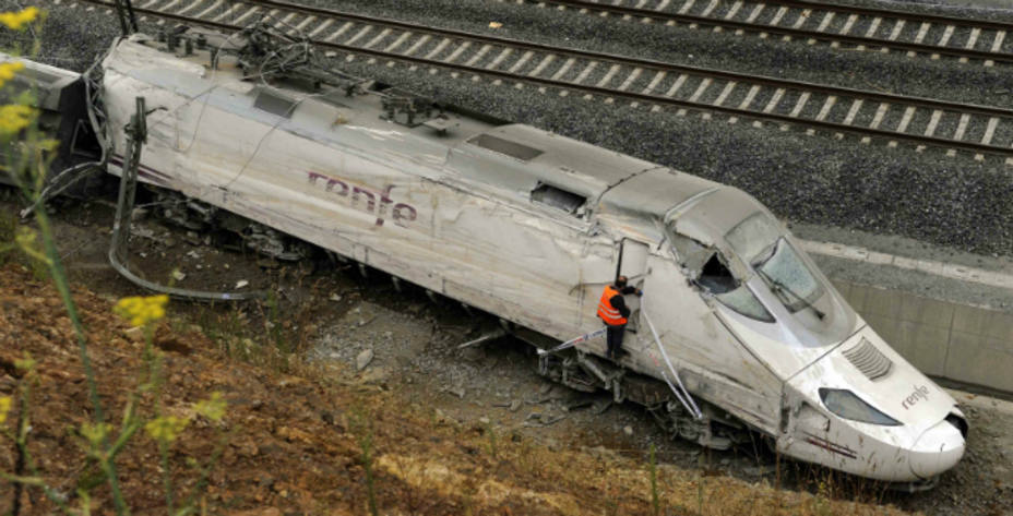 El tren siniestrado en Santiago. REUTERS