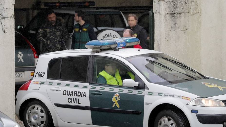 Ls Guardia Civil traslada al hombre detenido por presunta agresión sexual en Boiro