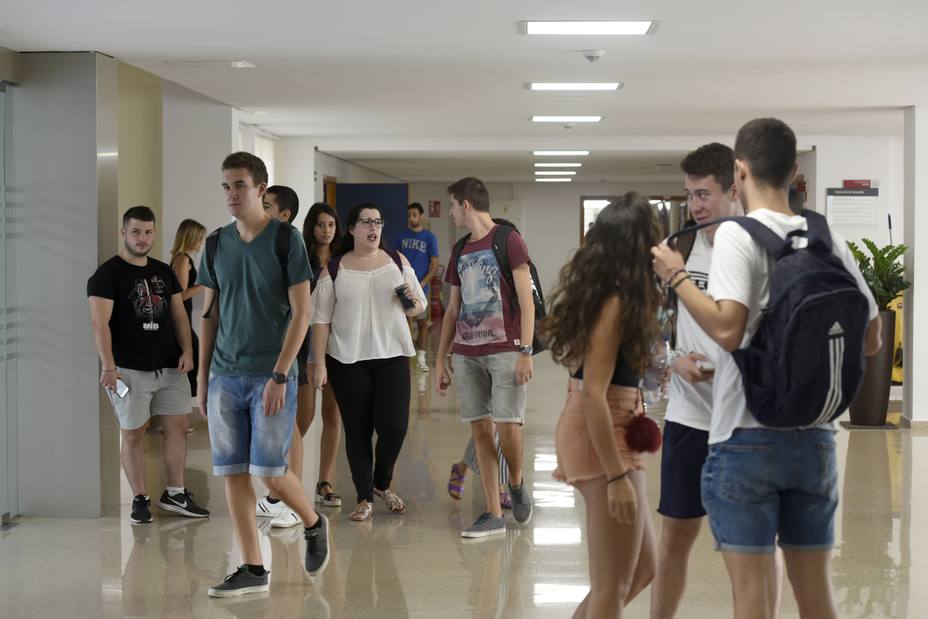 El número de estudiantes matriculados en cursos de idiomas de la UMU crece un 45% en el primer cuatrimestre
