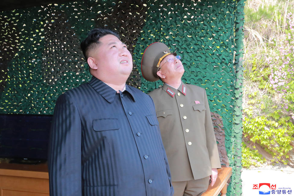 Corea del Norte lanza dos proyectiles no identificados hacia el este, según Corea del Sur
