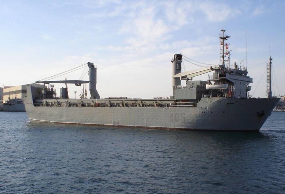 El buque de transporte ligero Camino de España causa baja en la Armada