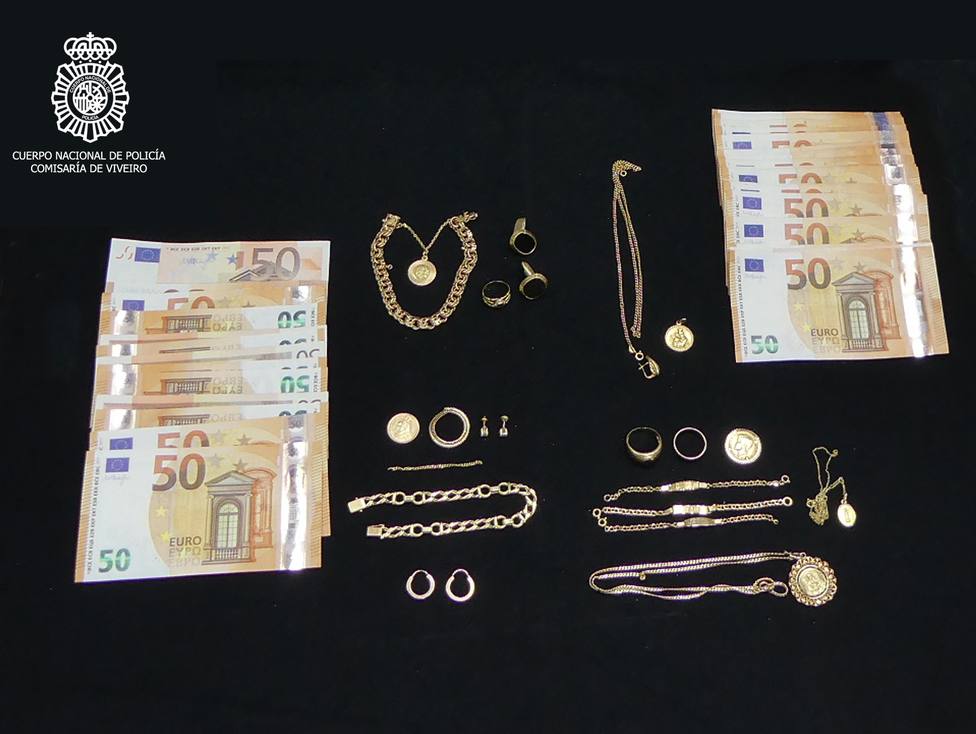 Dinero y joyas intervenidos por la Policía a la vecina de Burela detenida por hurto