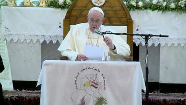 El Papa visita la catedral donde el ISIS asesinó a 48 personas: Quiero recordar a todas las víctimas