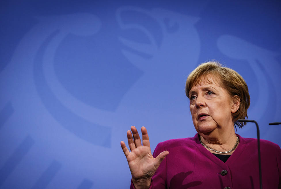Merkel se compremete a dar grandes pasos en la vacunación para abril