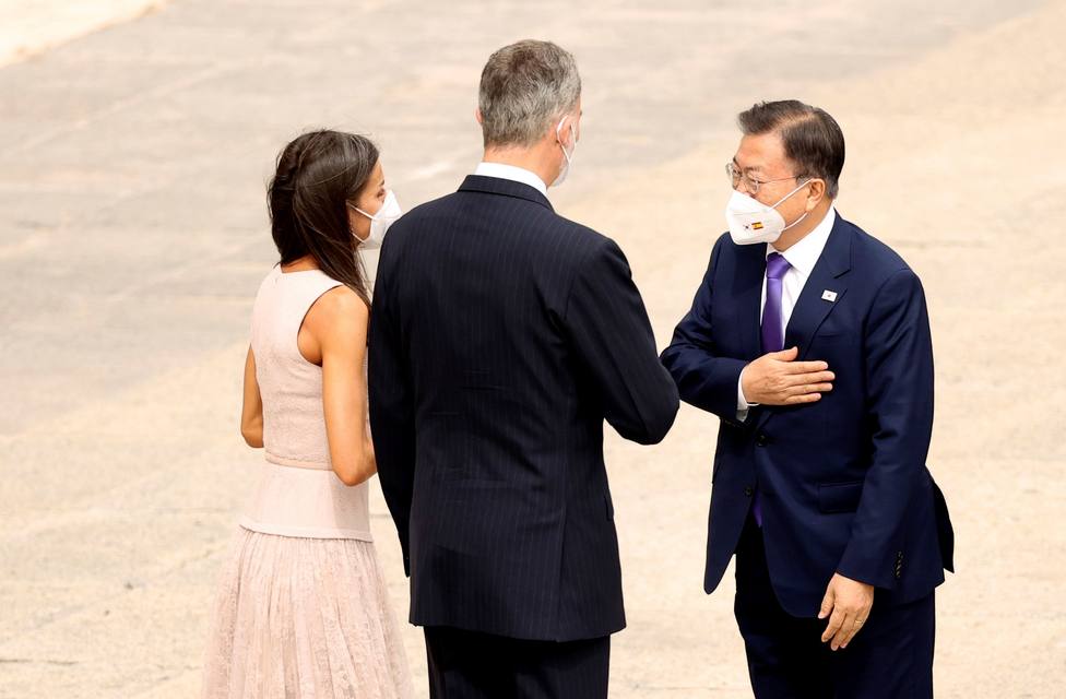 Los Reyes reciben al presidente de Corea del Sur, Moon Jae-in, en el Palacio Real
