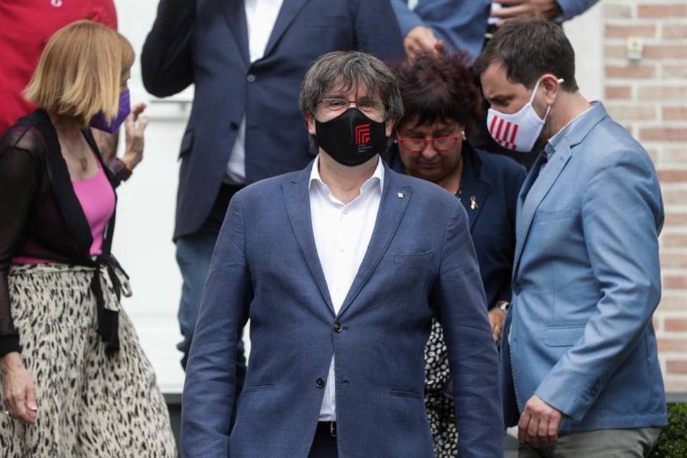 Absueltos los mossos que acompañaron a Puigdemont en el momento de su detención