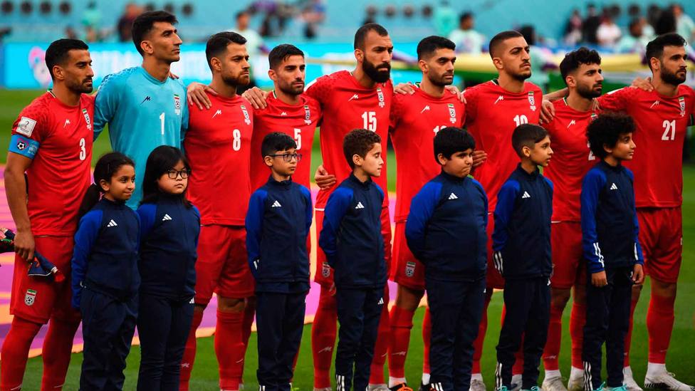 Los jugadores de Irán no cantaron el himno en señal de protesta por la represión de su Gobierno. EFE