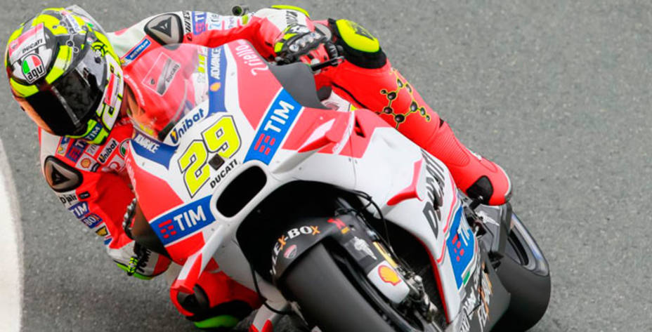 Iannone supera a Rossi y avisa de las intenciones de Ducati (@MotoGP)