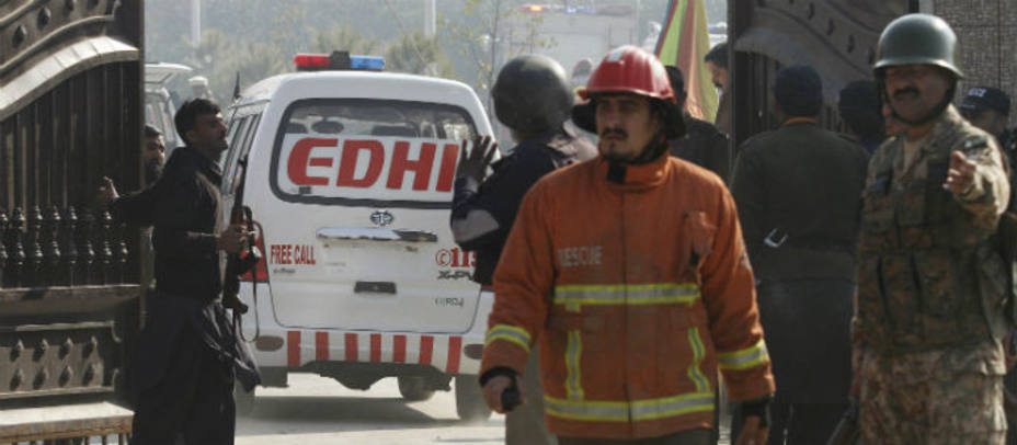 Al menos 25 muertos en ataque talibán contra una universidad de Pakistán. Reuters
