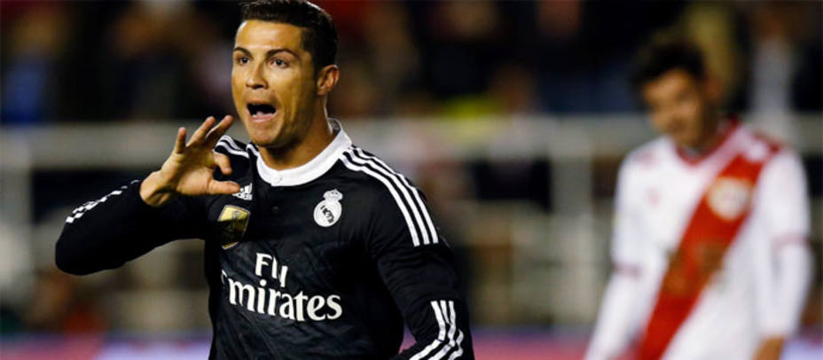 Cristiano Ronaldo hace el gesto del robo. REUTERS